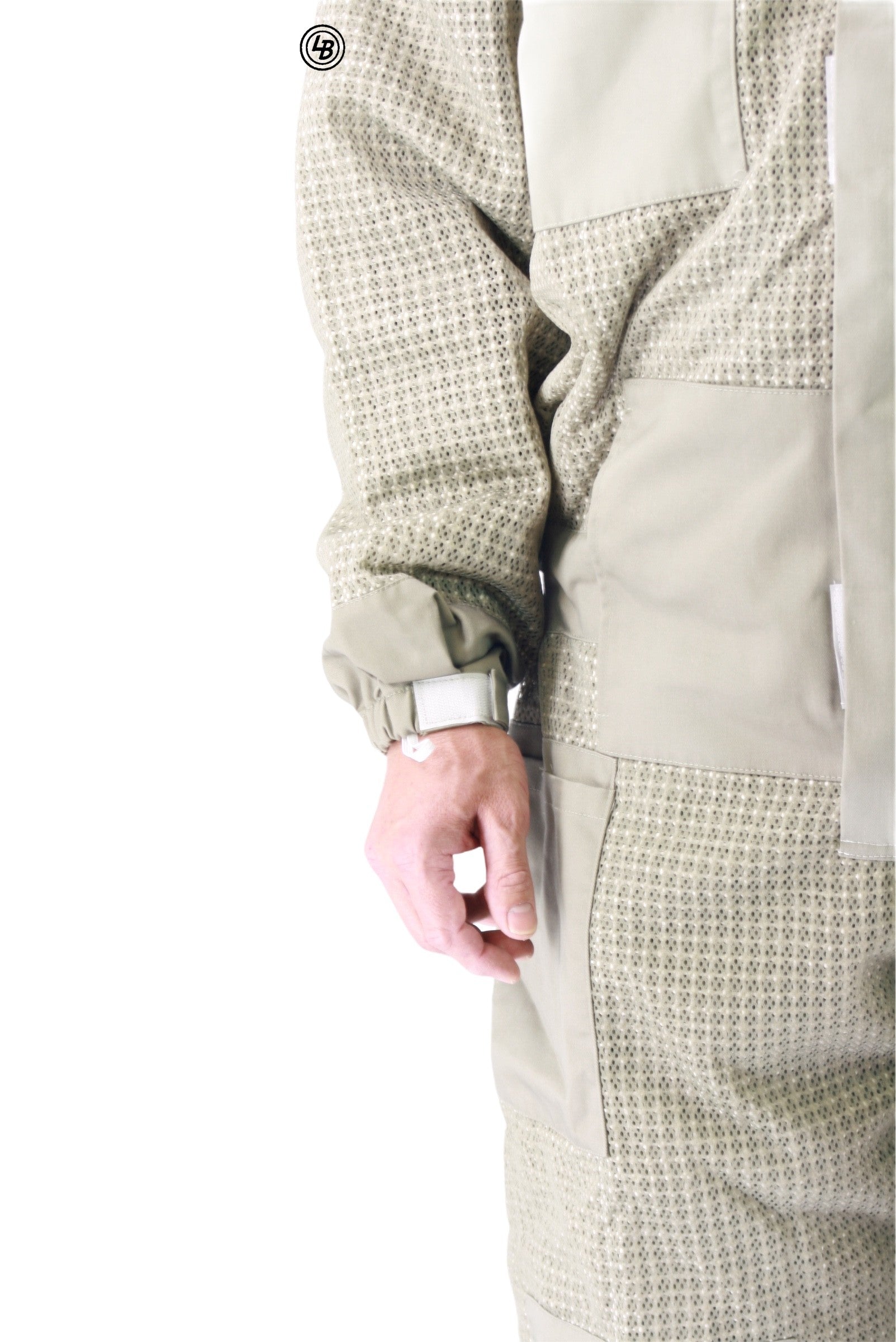 Ventilerad dräkt khaki med huva Strl XL