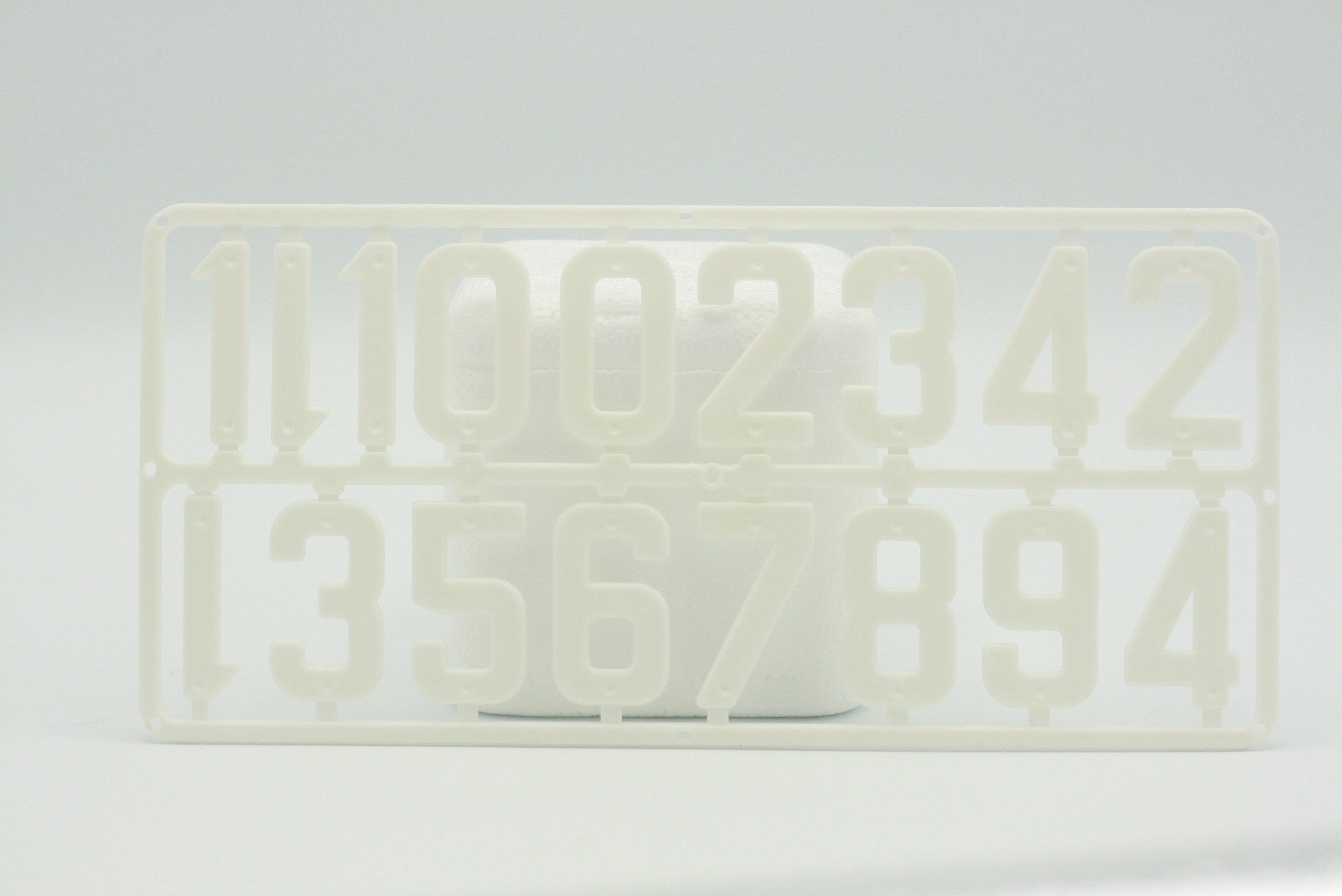 Siffror av plast höjd 40mm Vit, Sats med 15 siffror